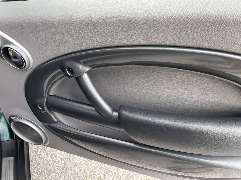 2006 MINI Cooper Image 13