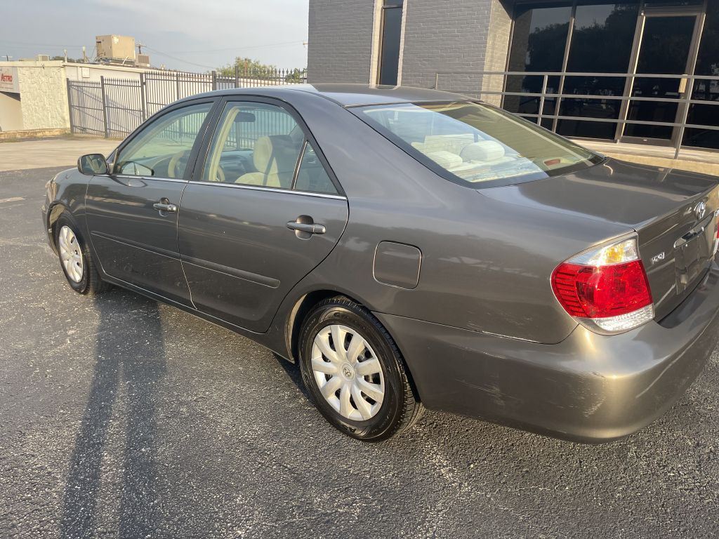 2005 Toyota Camry Image 2