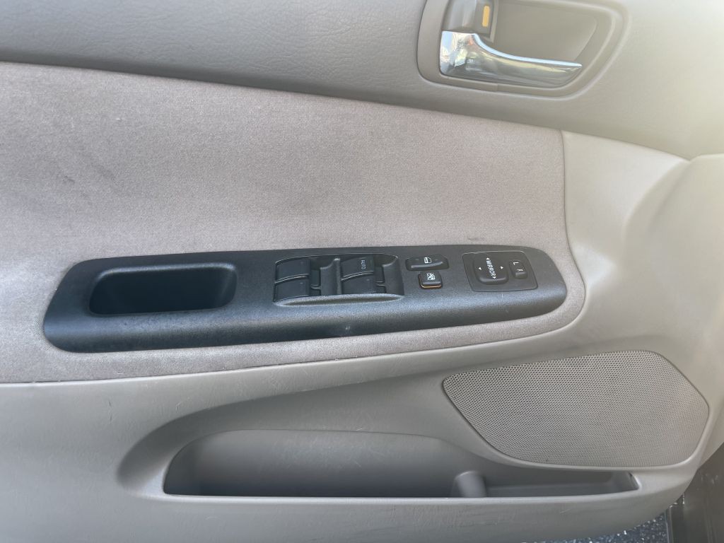 2005 Toyota Camry Image 9