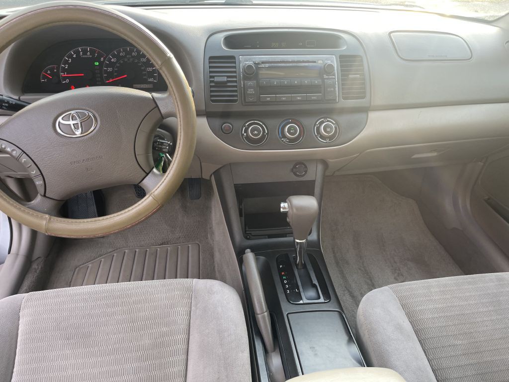 2005 Toyota Camry Image 12