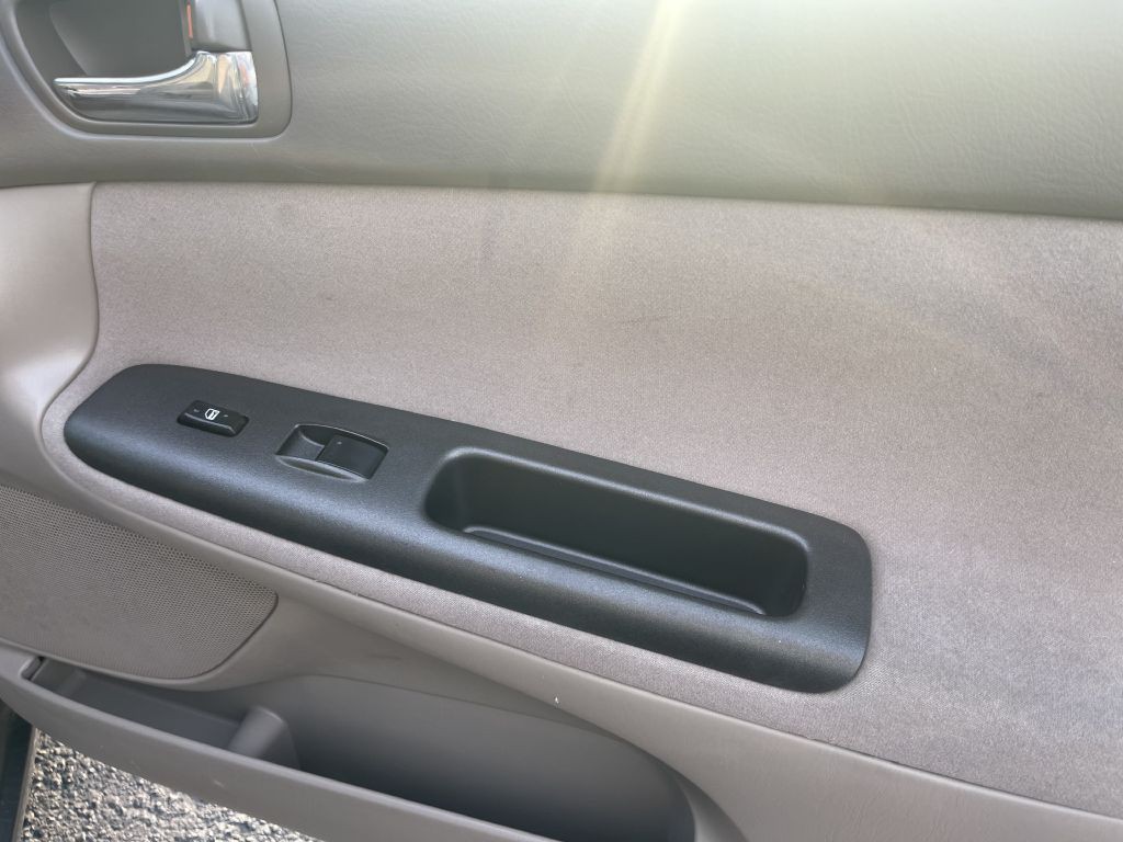 2005 Toyota Camry Image 15