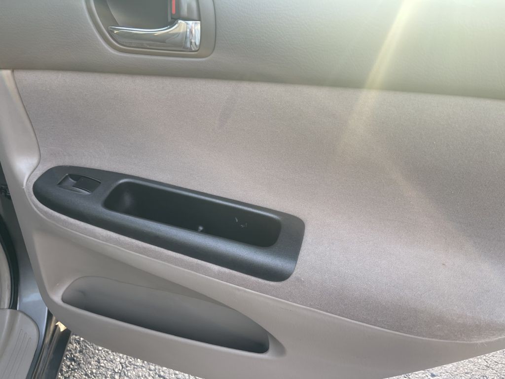 2005 Toyota Camry Image 17