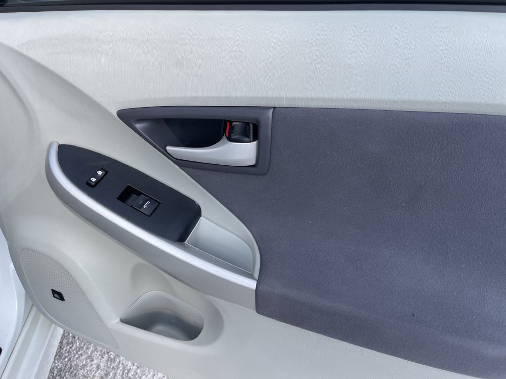2011 Toyota Prius Image 15