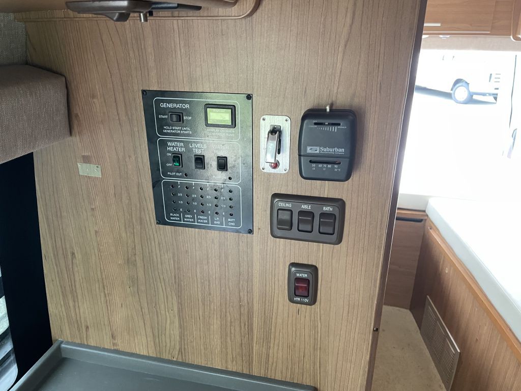 2014 Mercedes-Benz Sprinter Image 11