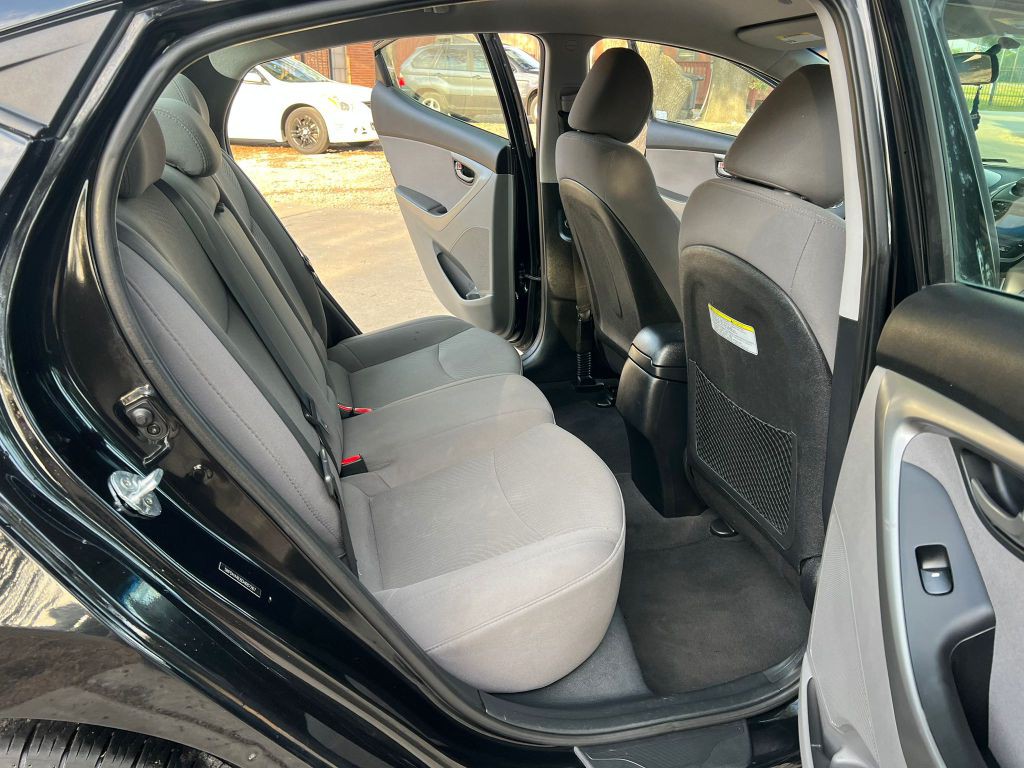 2016 Hyundai Elantra Image 16