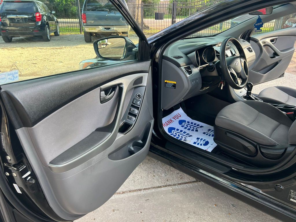 2016 Hyundai Elantra Image 17