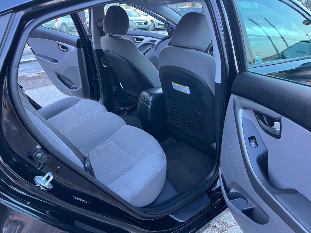 2016 Hyundai Elantra Image 12