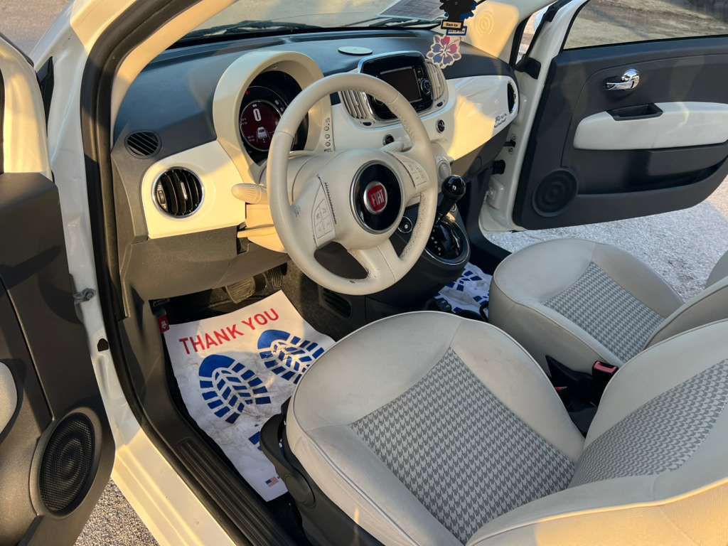 2017 FIAT 500 Image 9