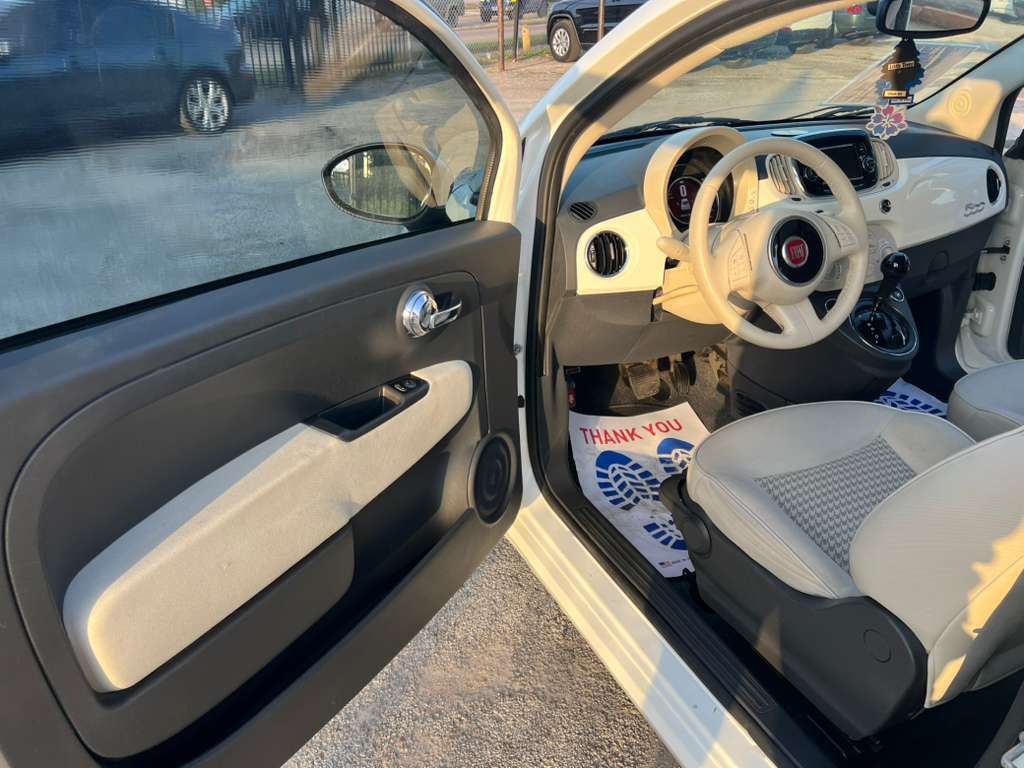 2017 FIAT 500 Image 10