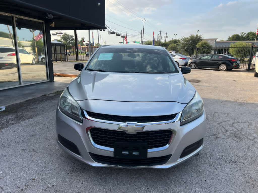 2015 Chevrolet Malibu Image 2