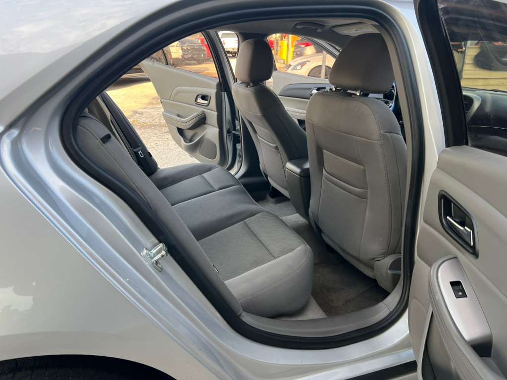 2015 Chevrolet Malibu Image 12