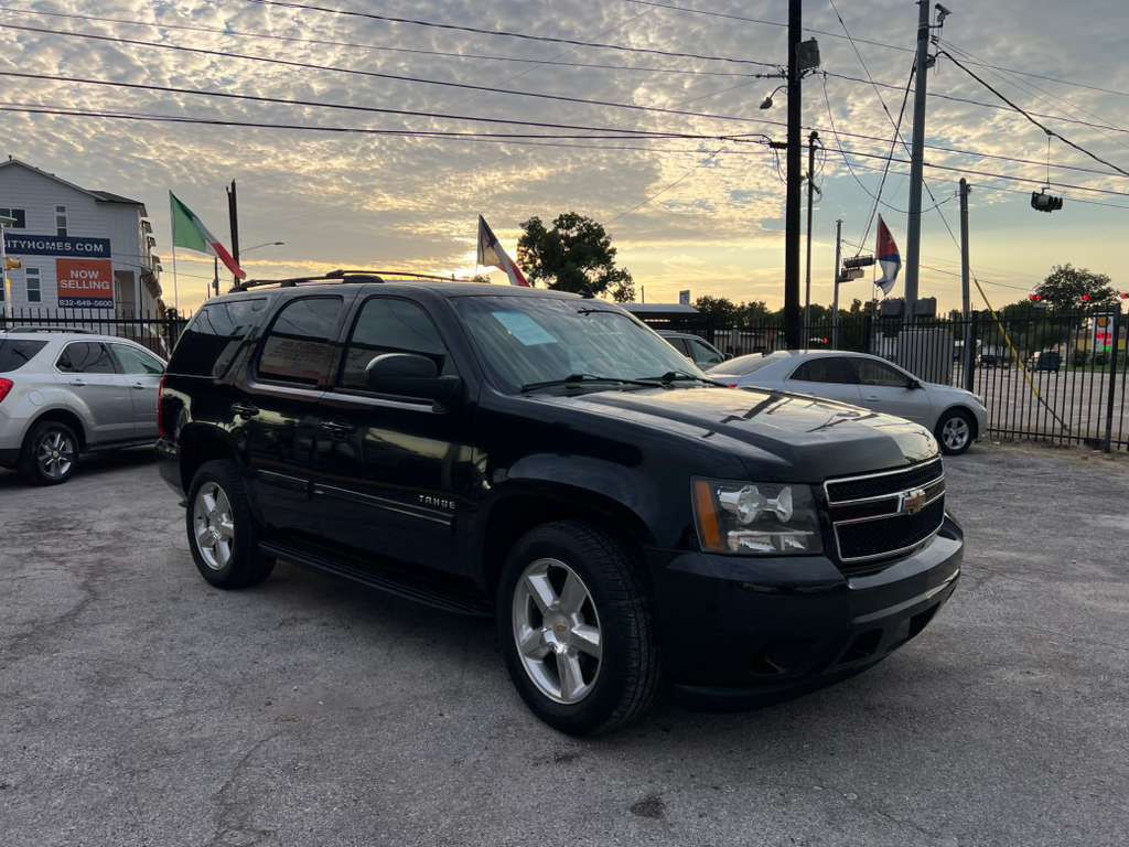 2011 Chevrolet Tahoe Image 2