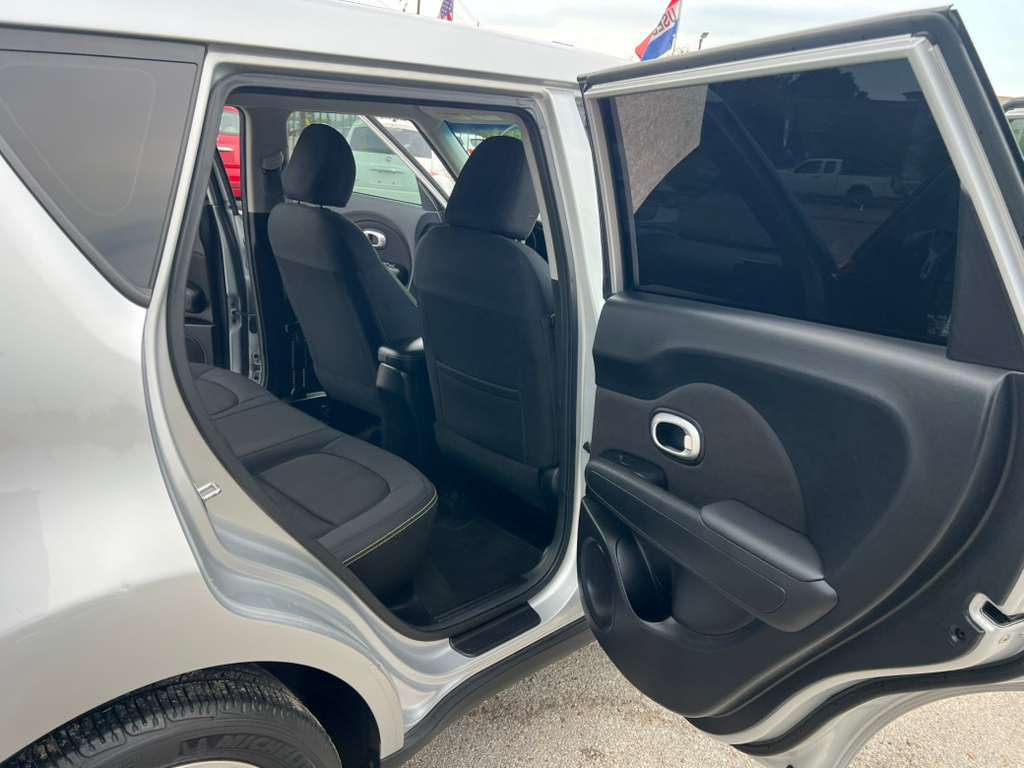 2016 Kia Soul Image 16