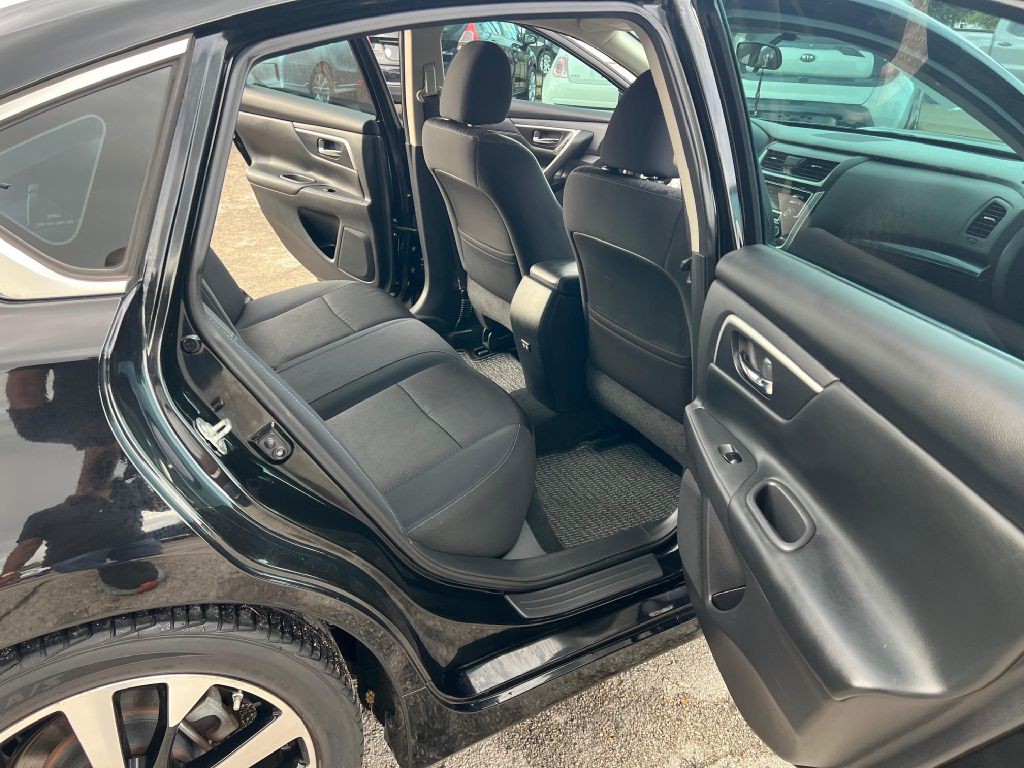 2018 Nissan Altima Image 10