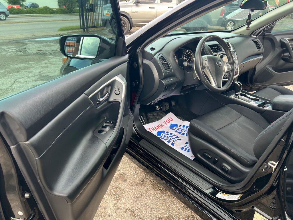 2018 Nissan Altima Image 16