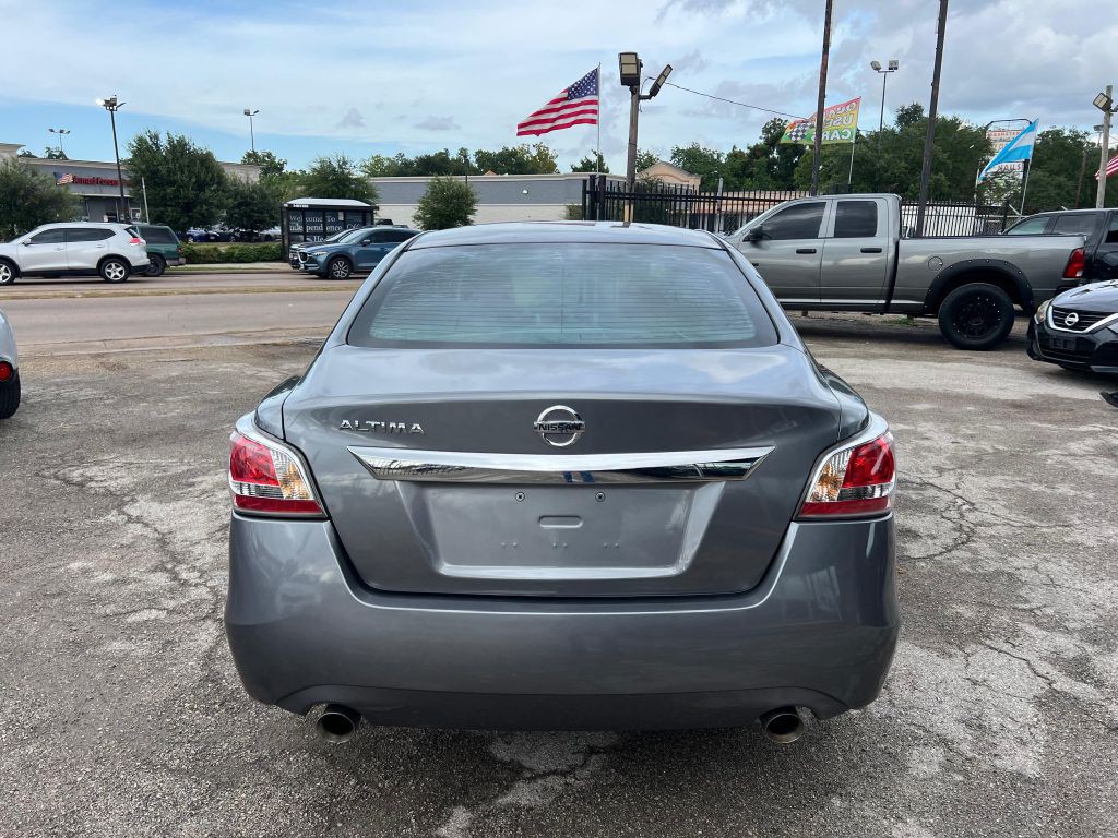 2015 Nissan Altima Image 8