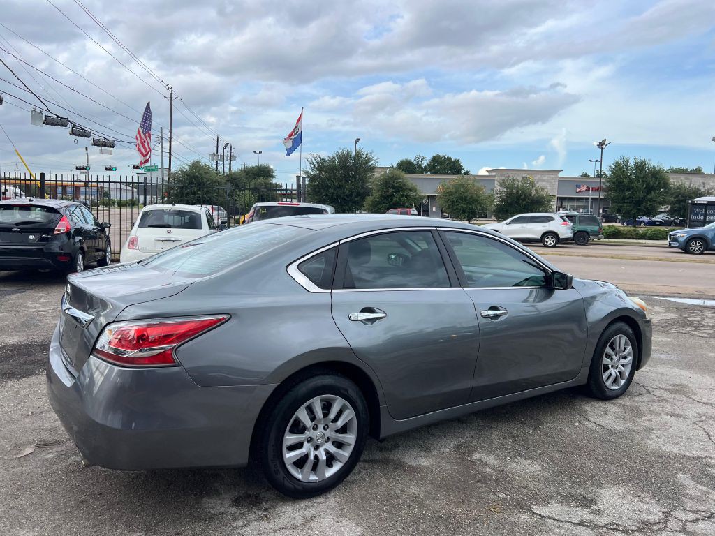 2015 Nissan Altima Image 9