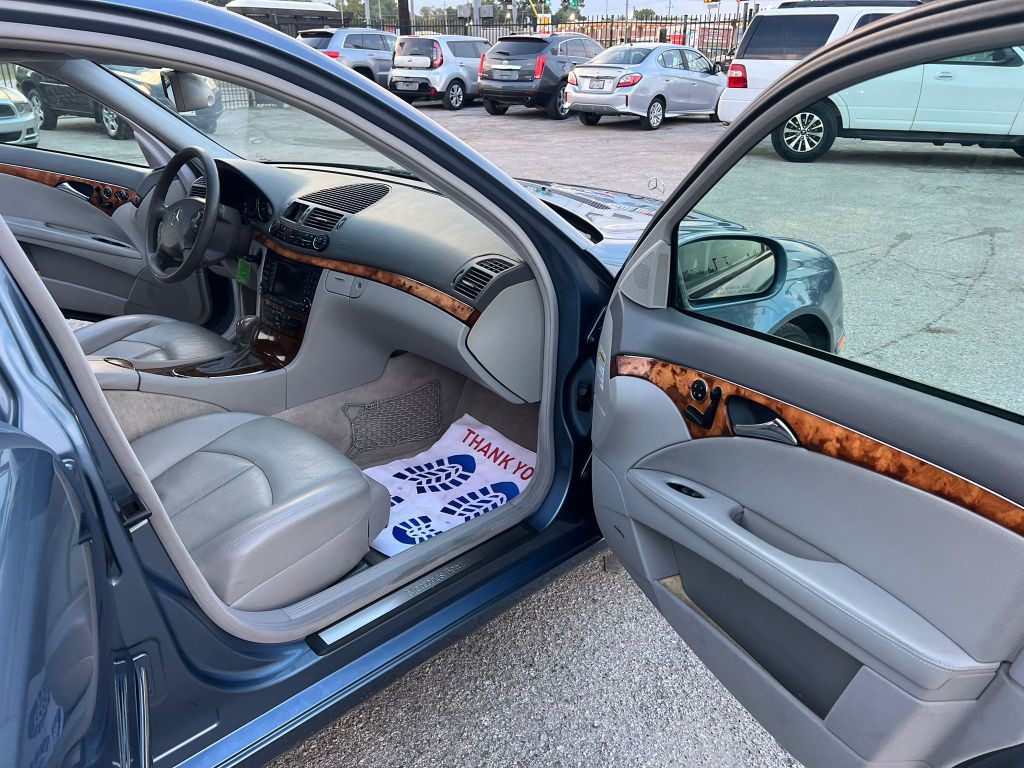 2004 Mercedes-Benz E-Class Image 9