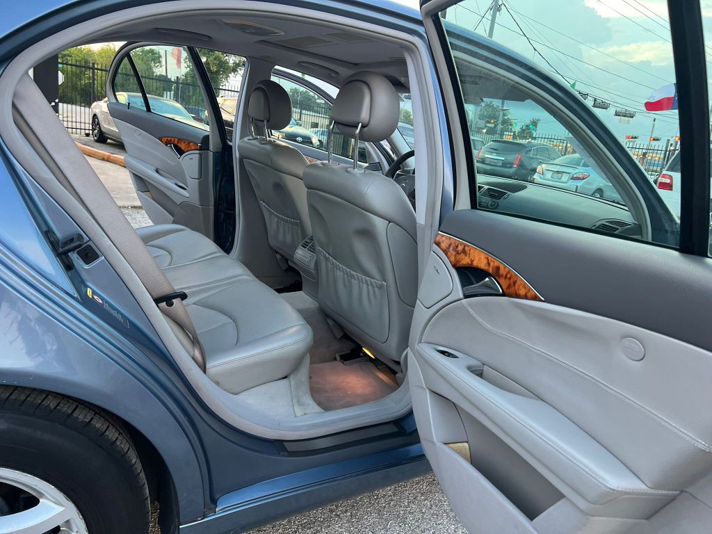 2004 Mercedes-Benz E-Class Image 10