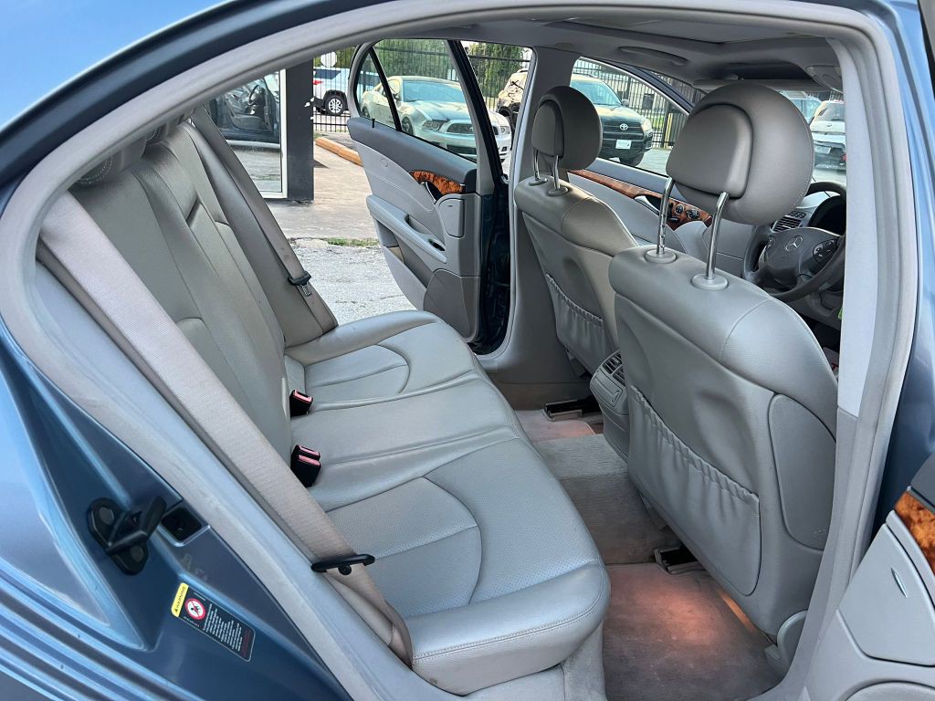 2004 Mercedes-Benz E-Class Image 18