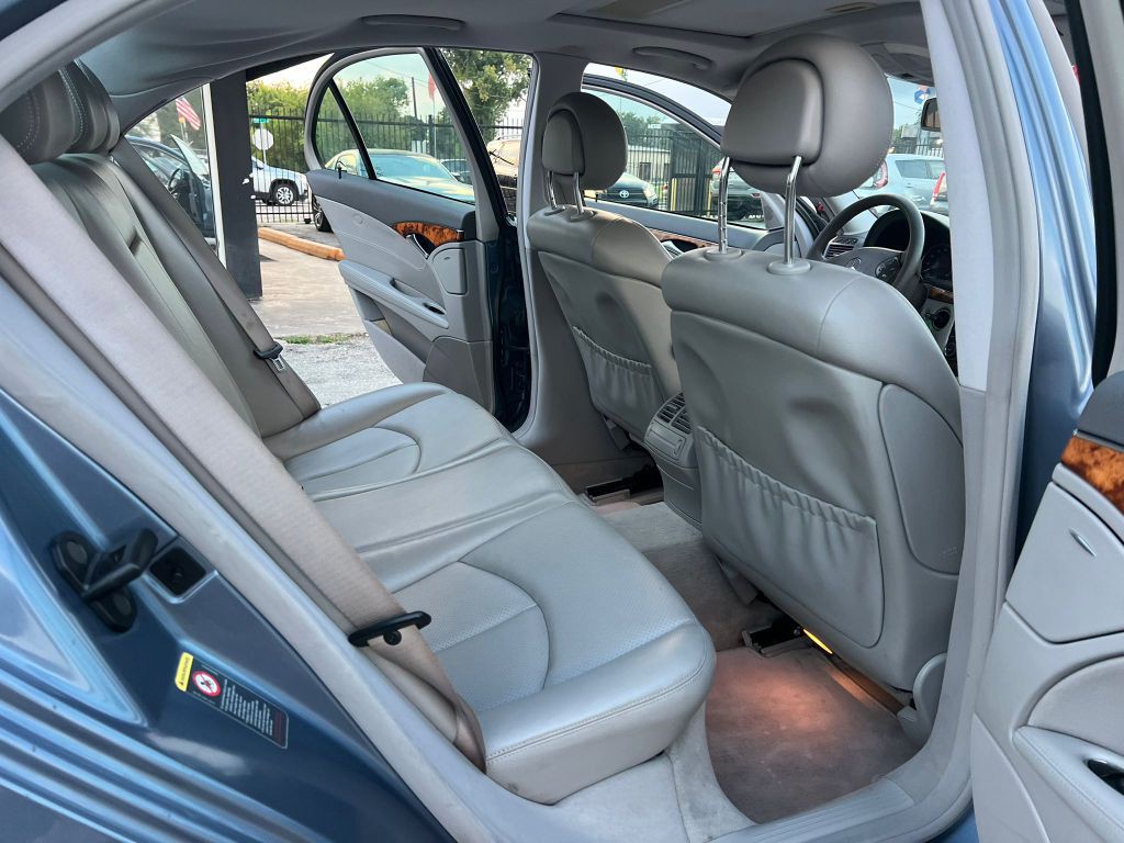 2004 Mercedes-Benz E-Class Image 19