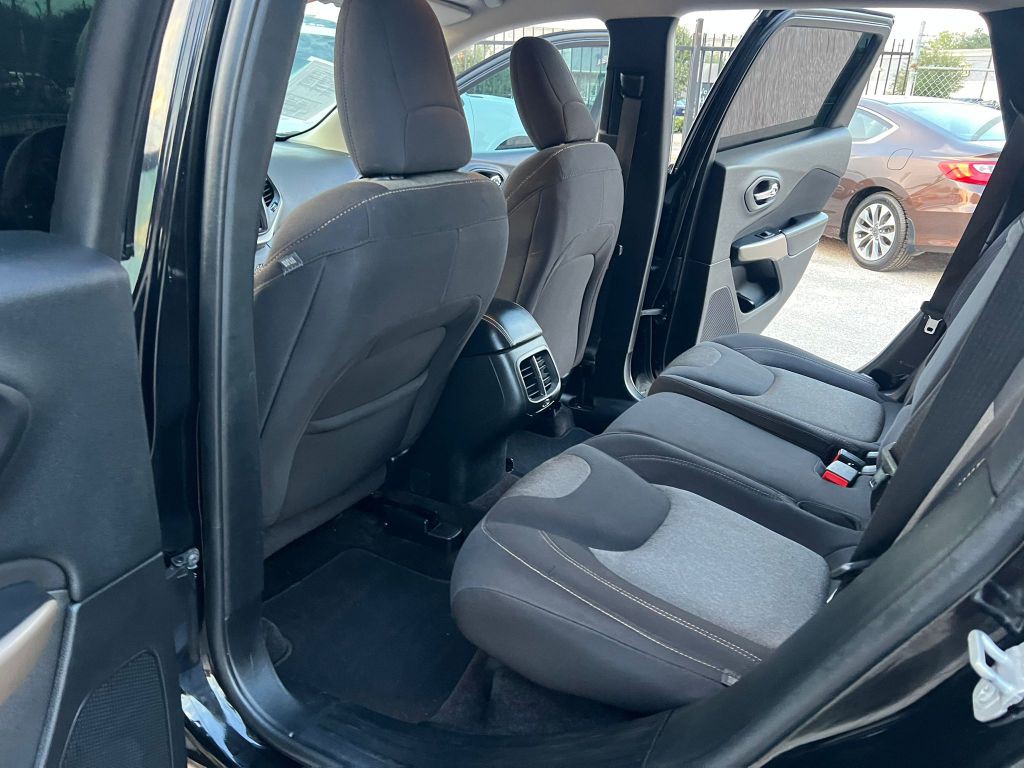 2018 Jeep Cherokee Image 10
