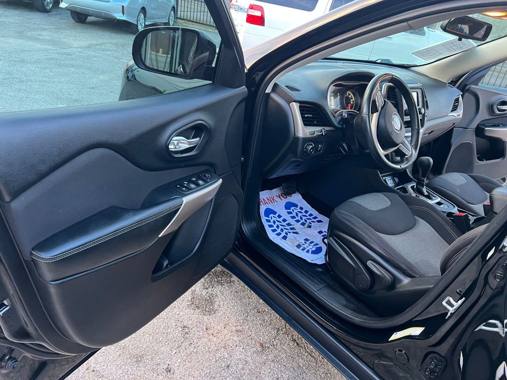 2018 Jeep Cherokee Image 16