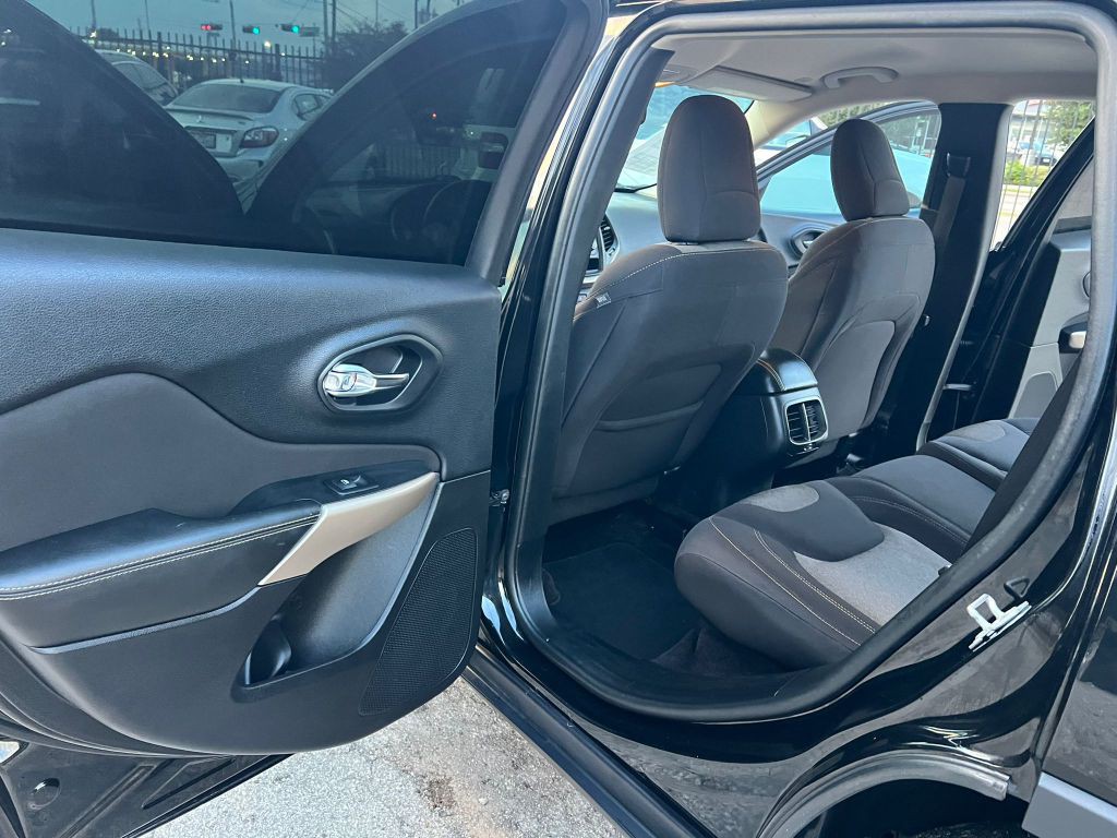 2018 Jeep Cherokee Image 19