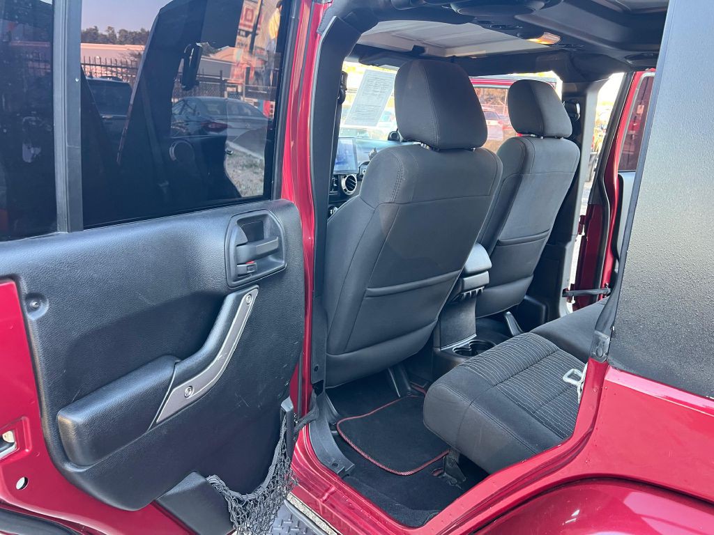 2011 Jeep Wrangler Unlimited Image 15