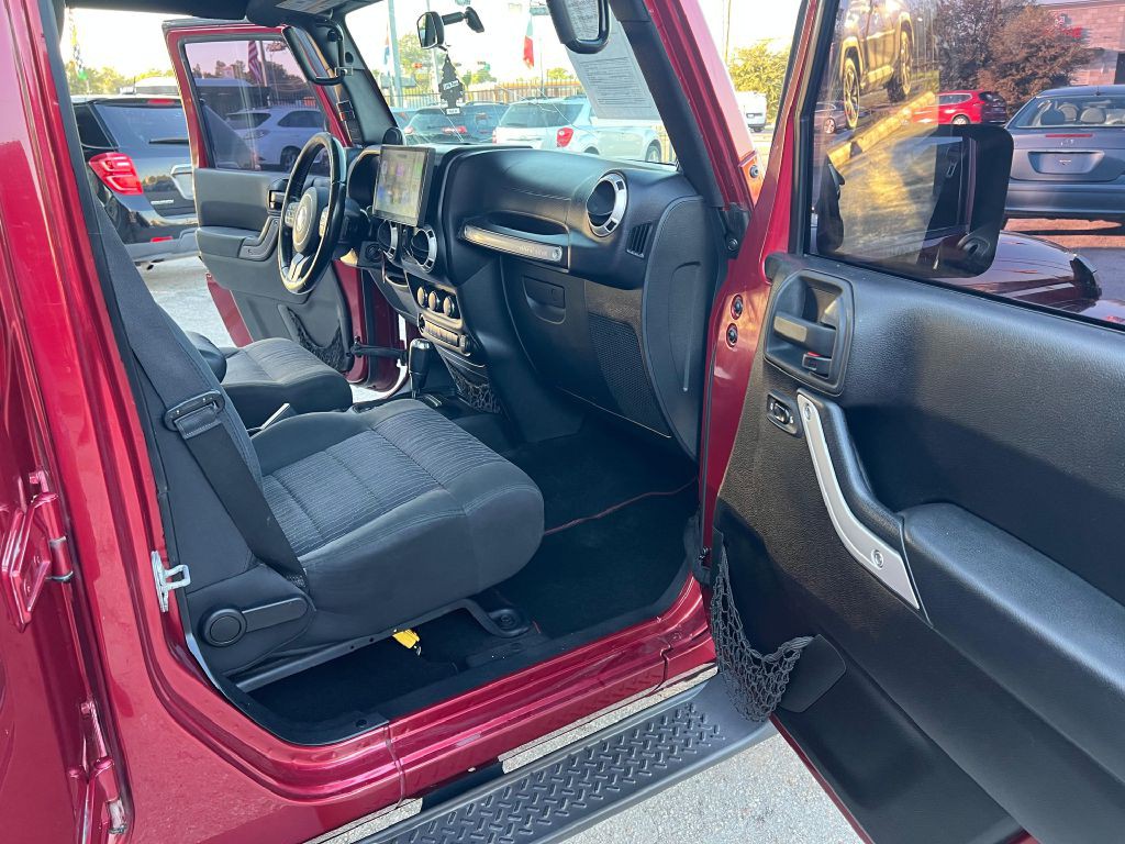 2011 Jeep Wrangler Unlimited Image 20