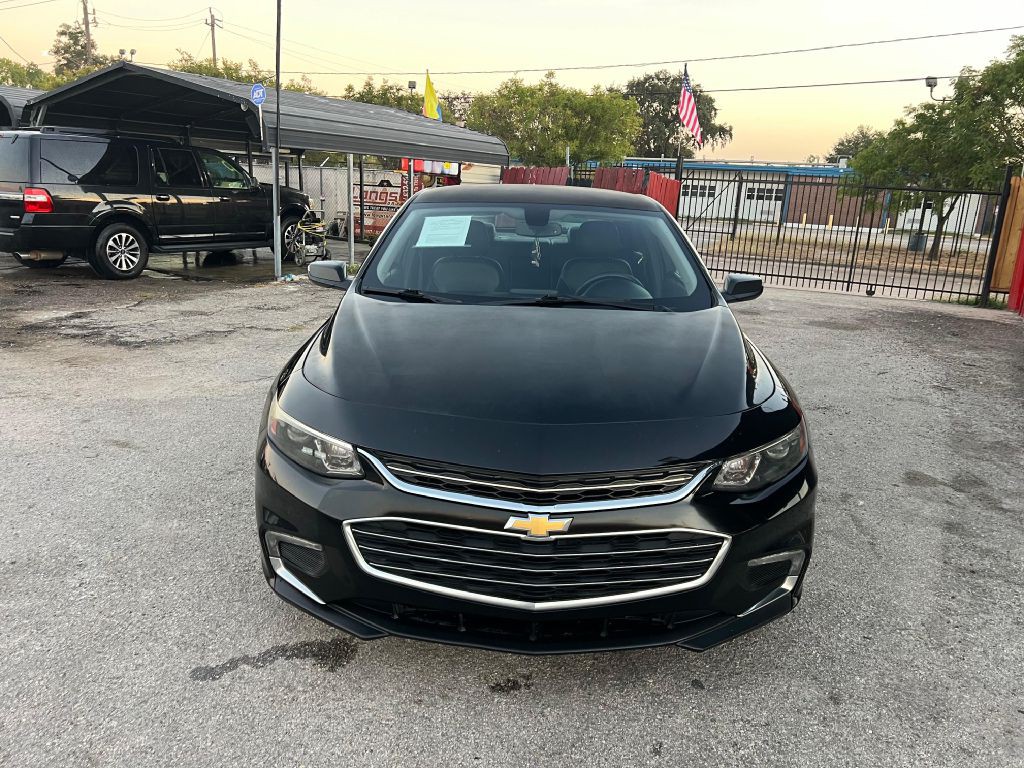 2017 Chevrolet Malibu Image 2