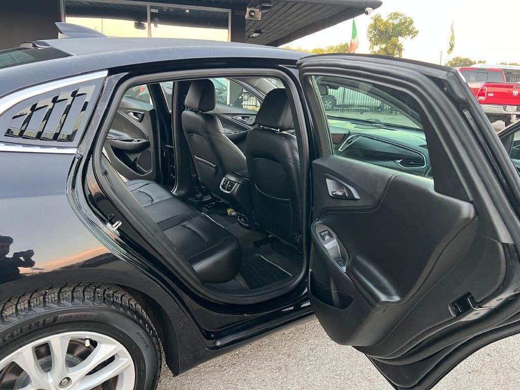 2017 Chevrolet Malibu Image 13