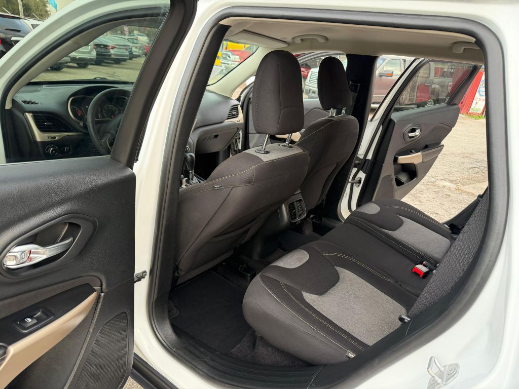 2018 Jeep Cherokee Image 12