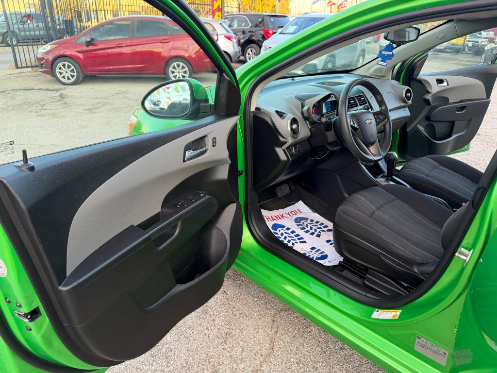 2014 Chevrolet Sonic Image 16