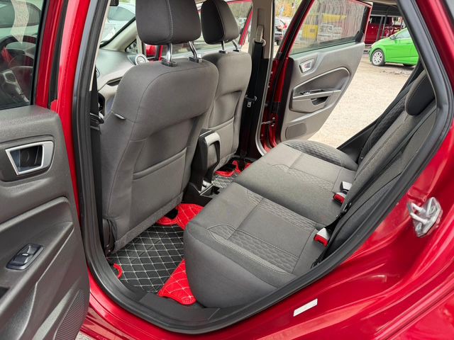 2016 Ford Fiesta Image 9