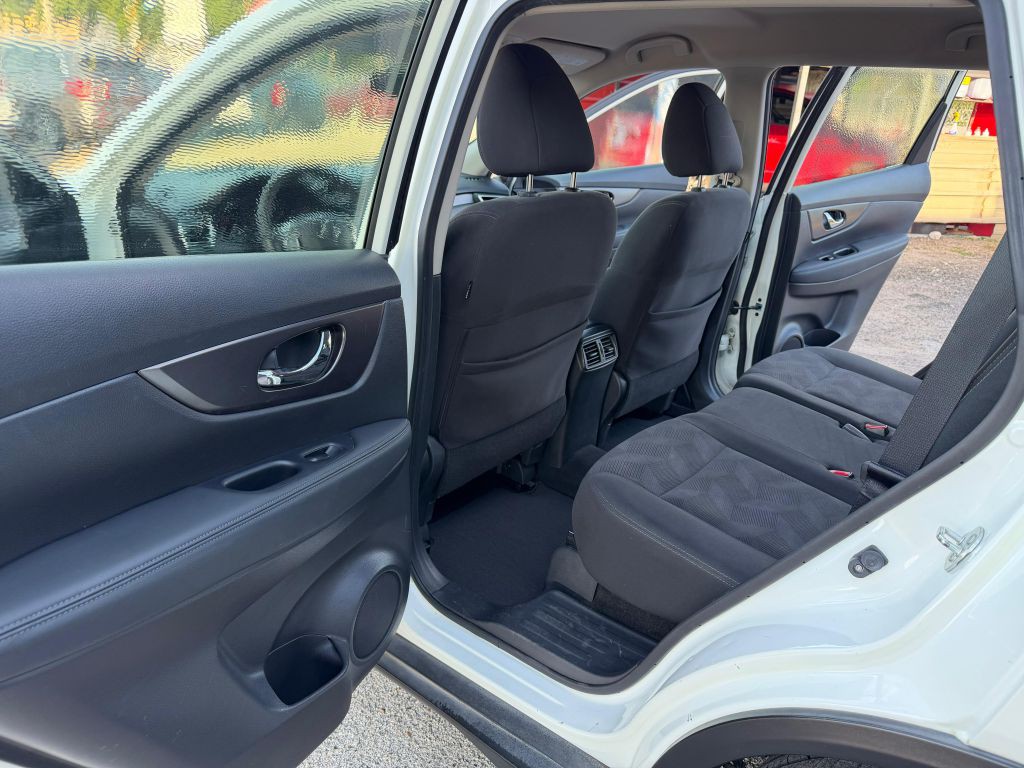 2016 Nissan Rogue Image 11