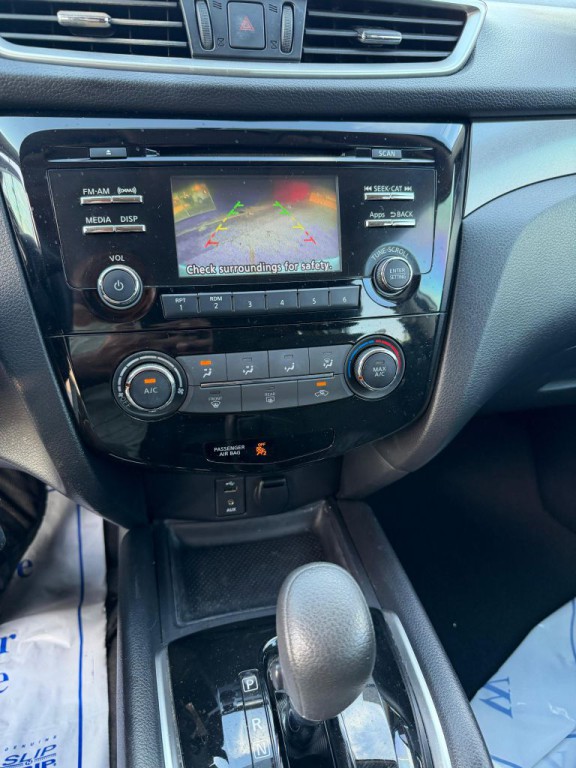 2016 Nissan Rogue Image 17