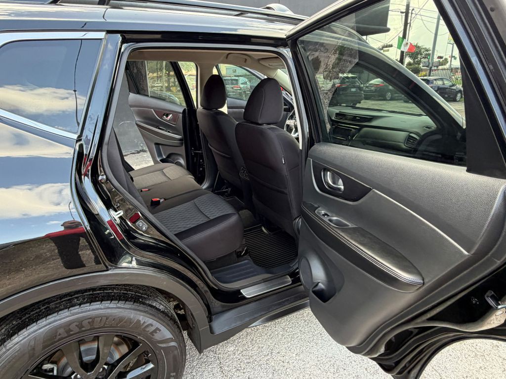 2018 Nissan Rogue Image 3