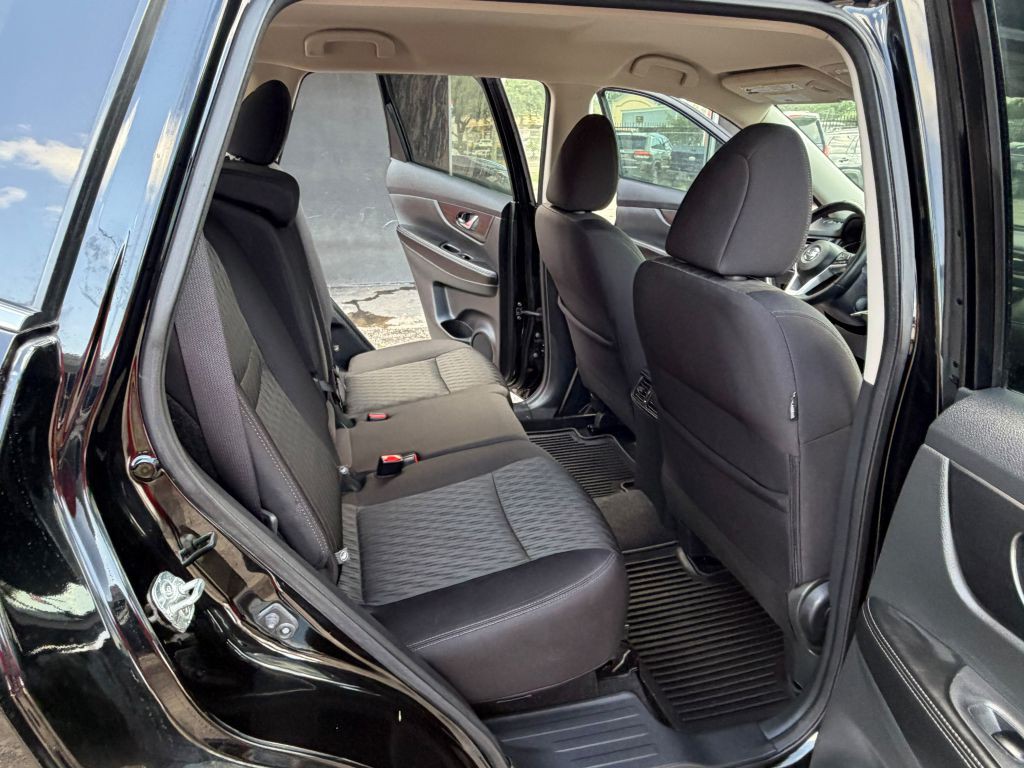 2018 Nissan Rogue Image 8