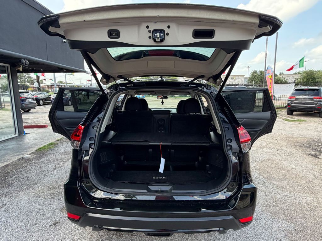 2018 Nissan Rogue Image 18