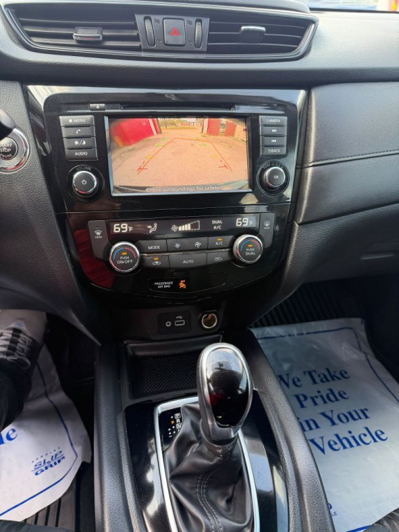 2018 Nissan Rogue Image 19