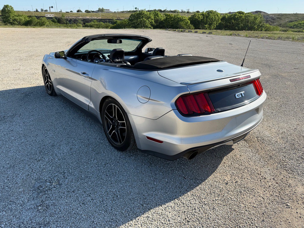 2015 Ford Mustang Image 18