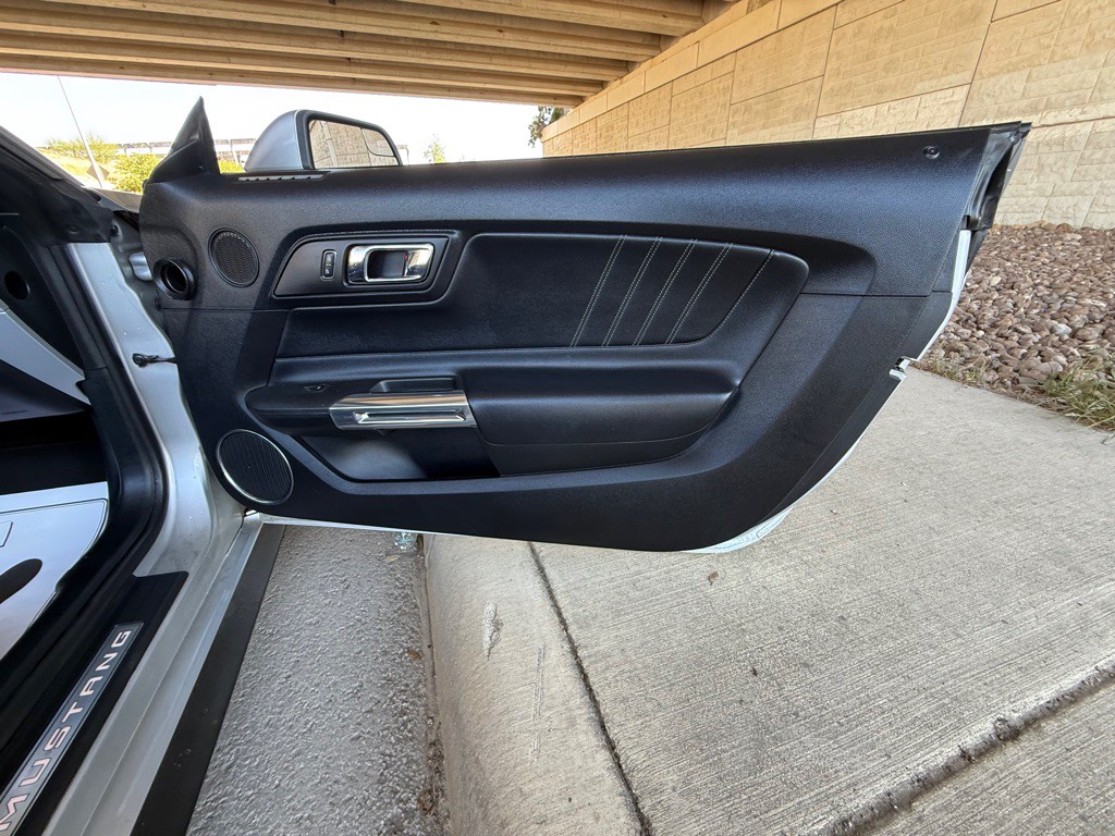 2015 Ford Mustang Image 19