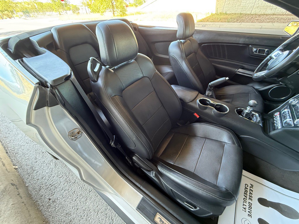 2015 Ford Mustang Image 21