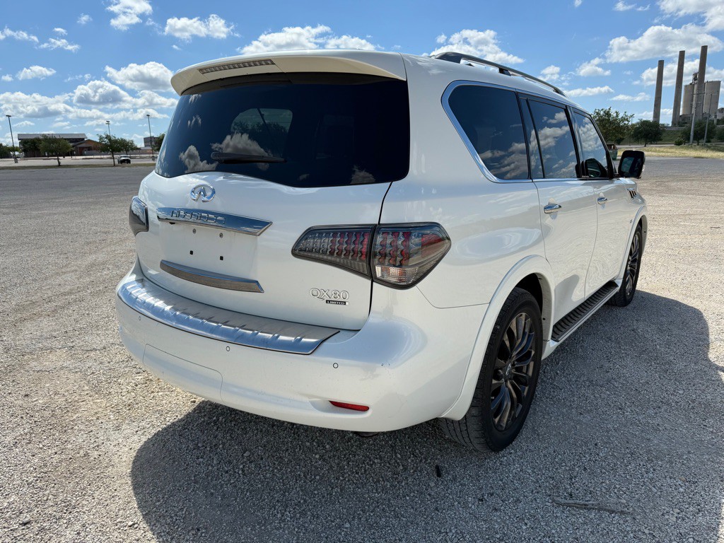 2016 INFINITI QX80 Image 9