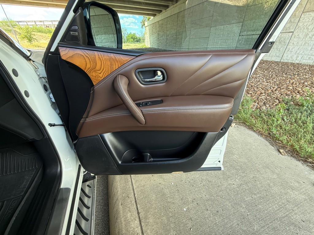2016 INFINITI QX80 Image 12