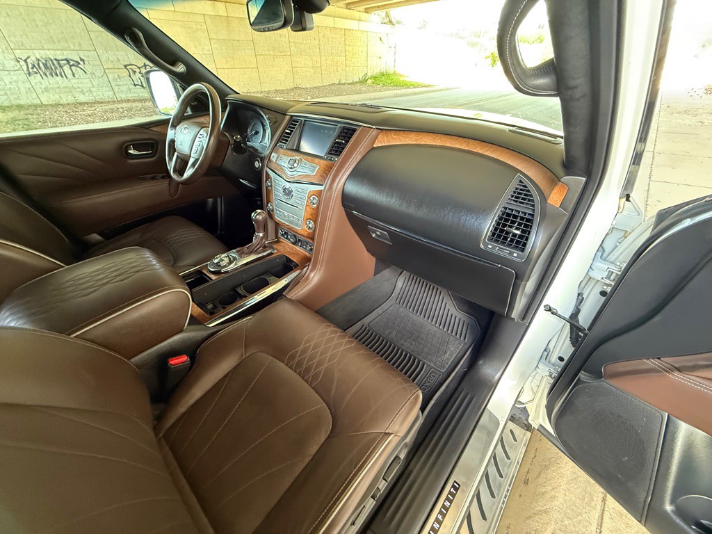 2016 INFINITI QX80 Image 13