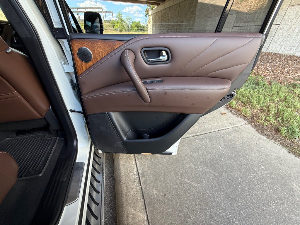 2016 INFINITI QX80 Image 15