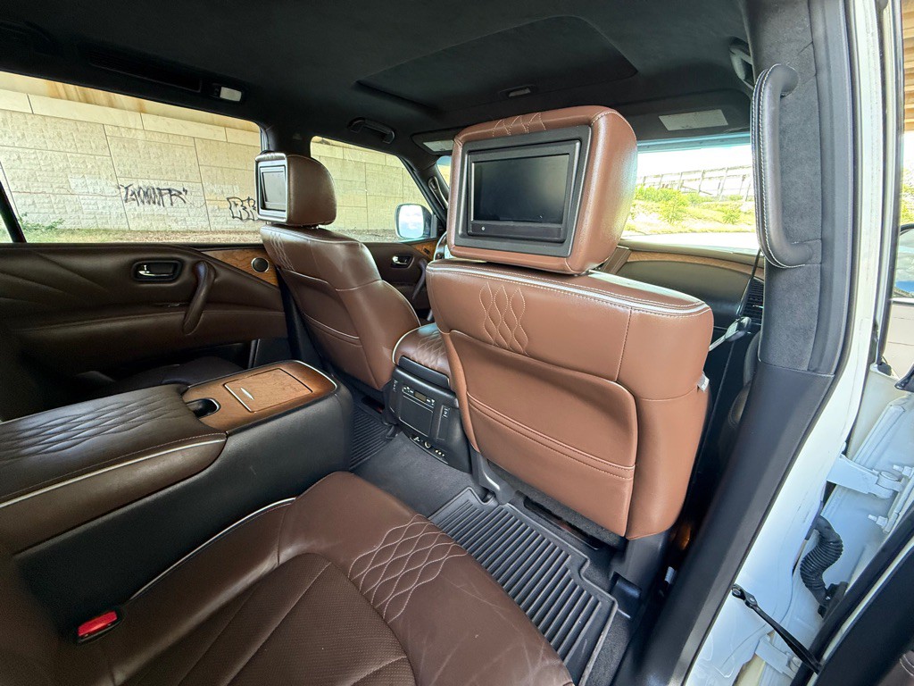 2016 INFINITI QX80 Image 16