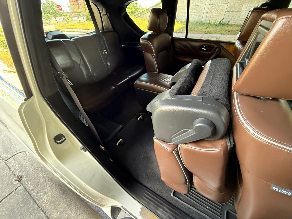 2016 INFINITI QX80 Image 19